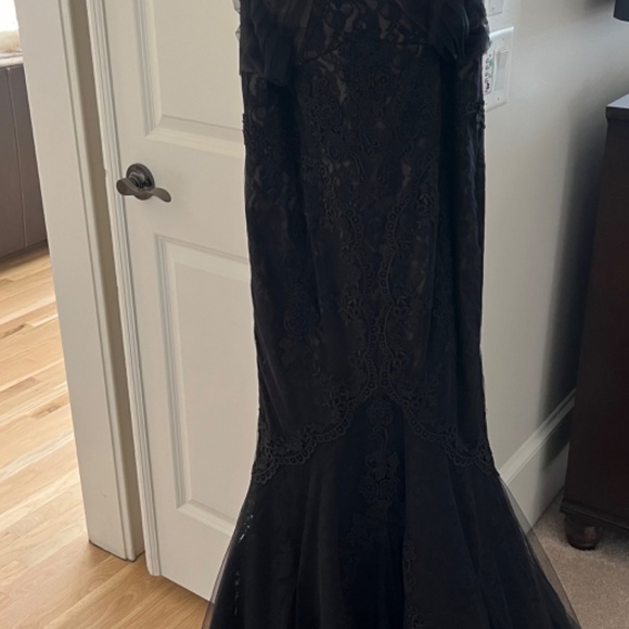 Formal gown - Picture 2 of 6